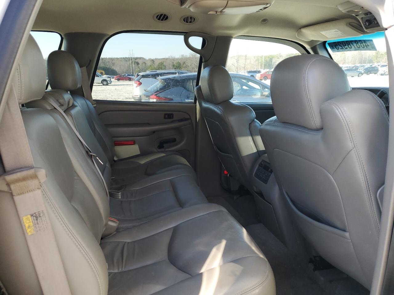 2004 Chevrolet Tahoe - Image 11