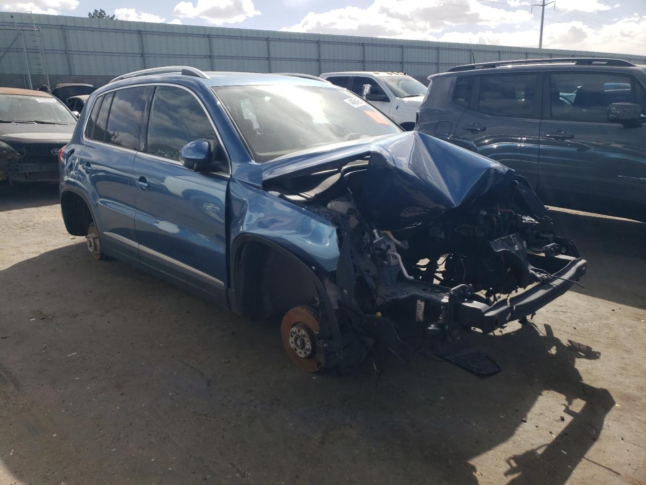 2017 Volkswagen Tiguan - Image 4