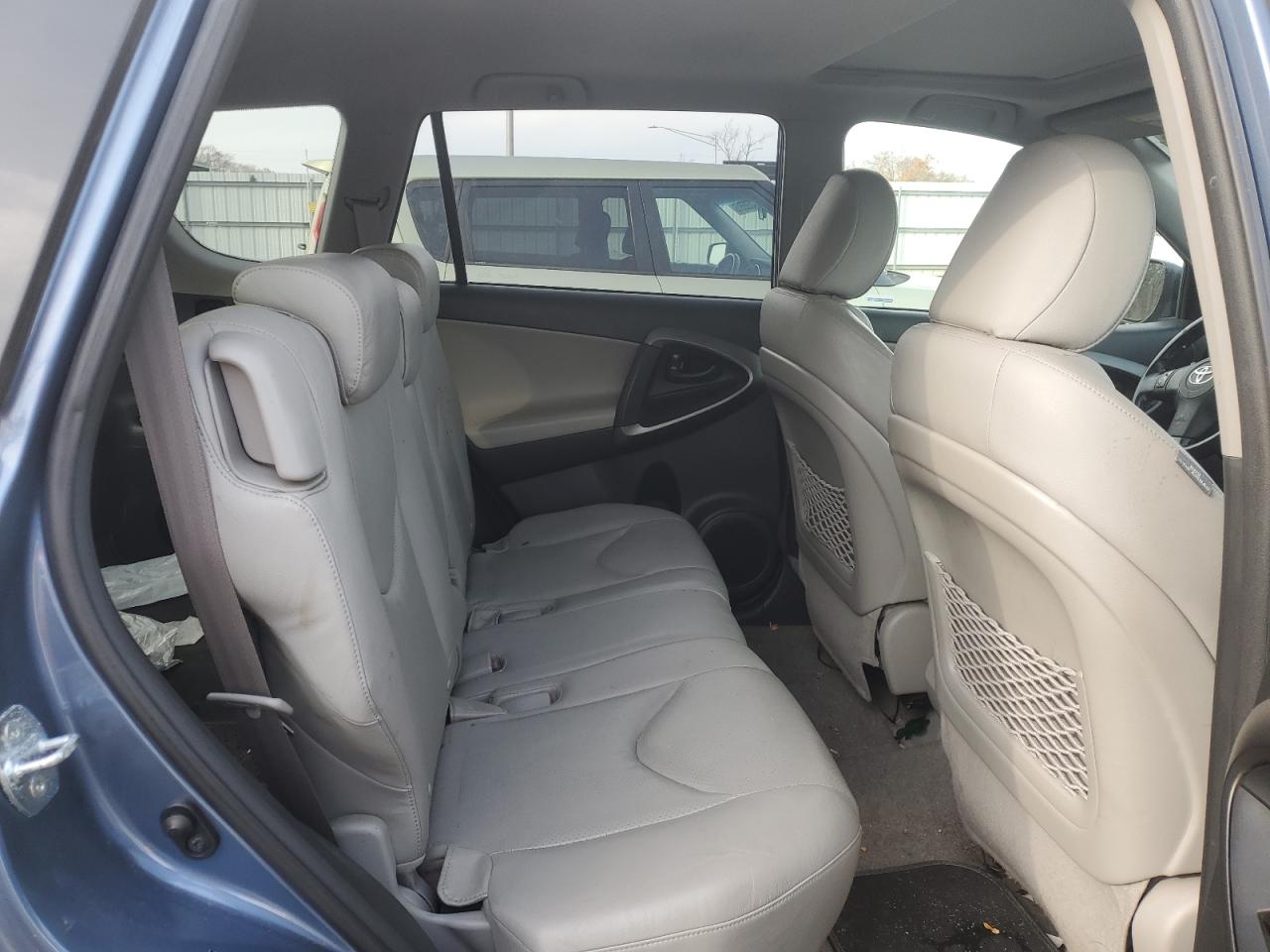 2010 Toyota RAV 4 - Image 11