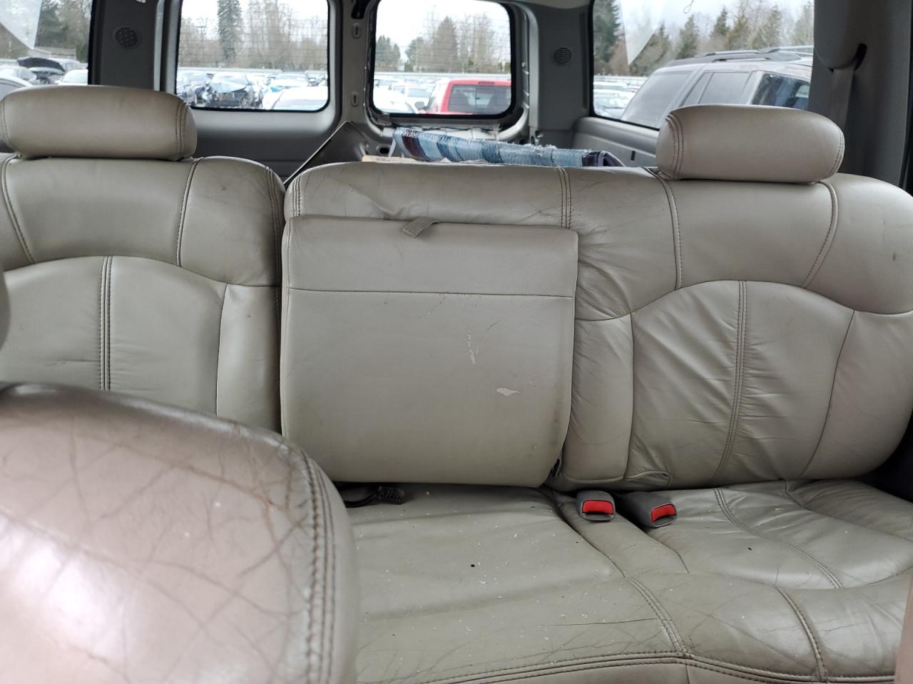 2001 Chevrolet Suburban - Image 10