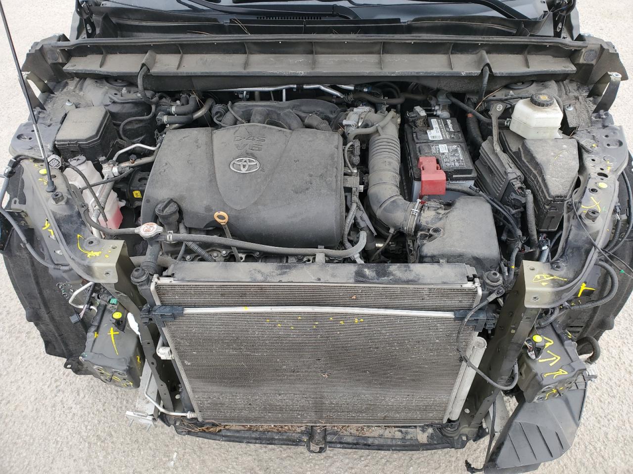 2021 Toyota Highlander - Image 12