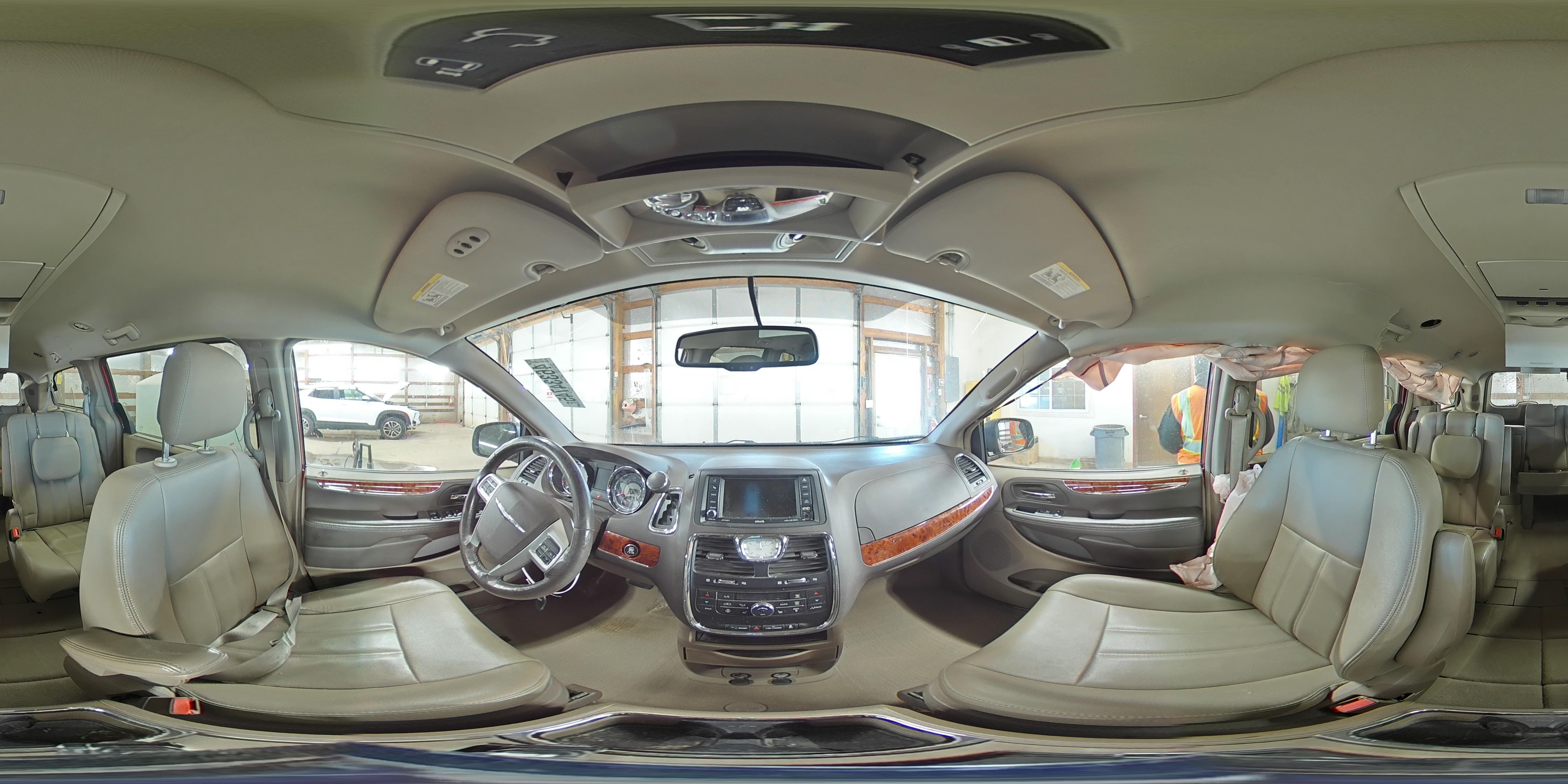 2016 Chrysler Town & Country - Image 15