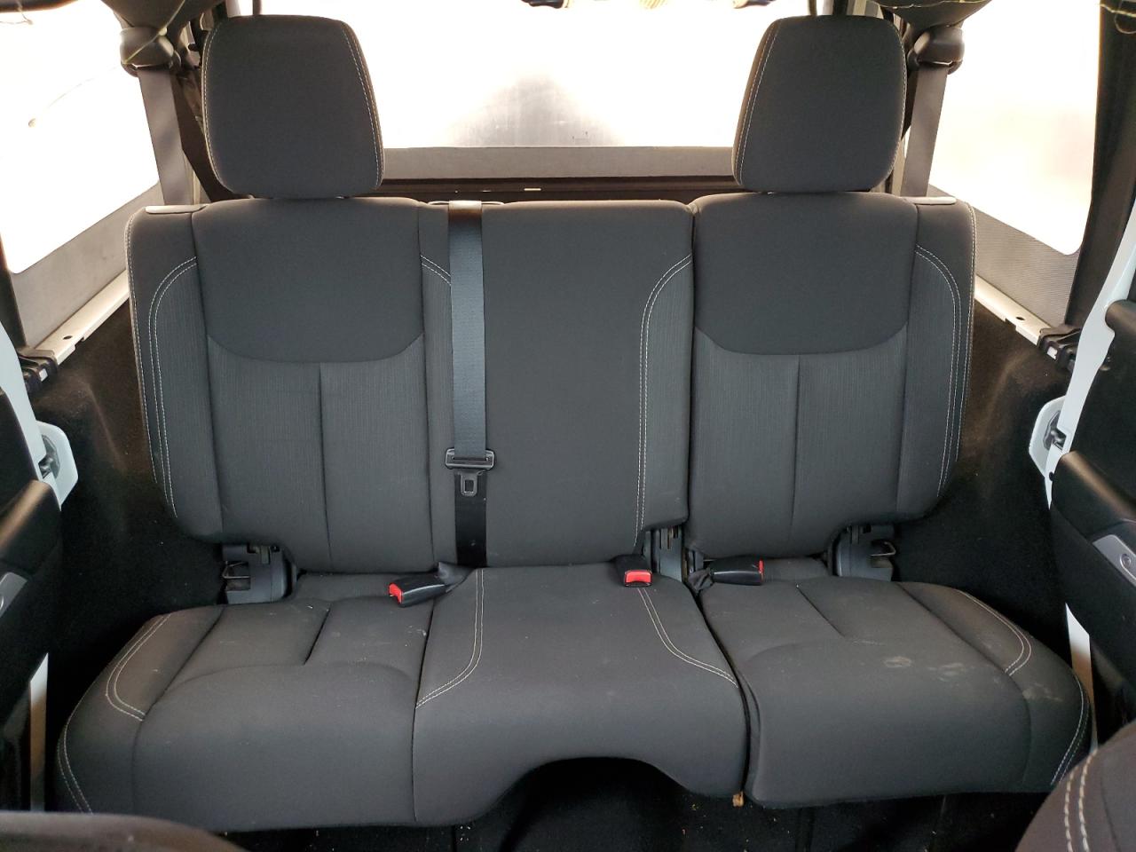 2016 Jeep Wrangler - Image 10