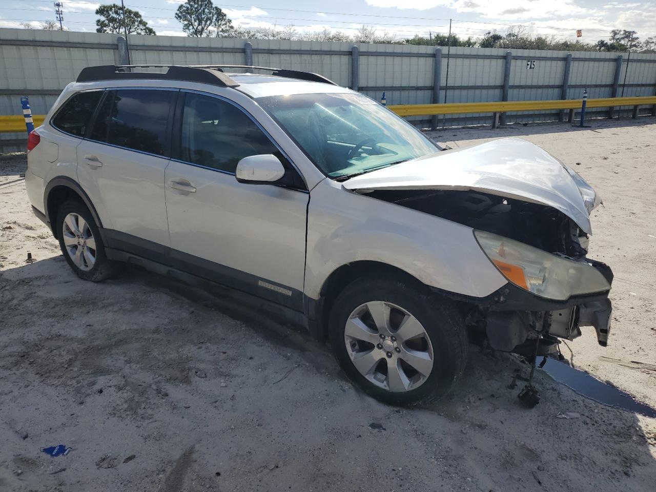 2010 Subaru Outback - Image 4