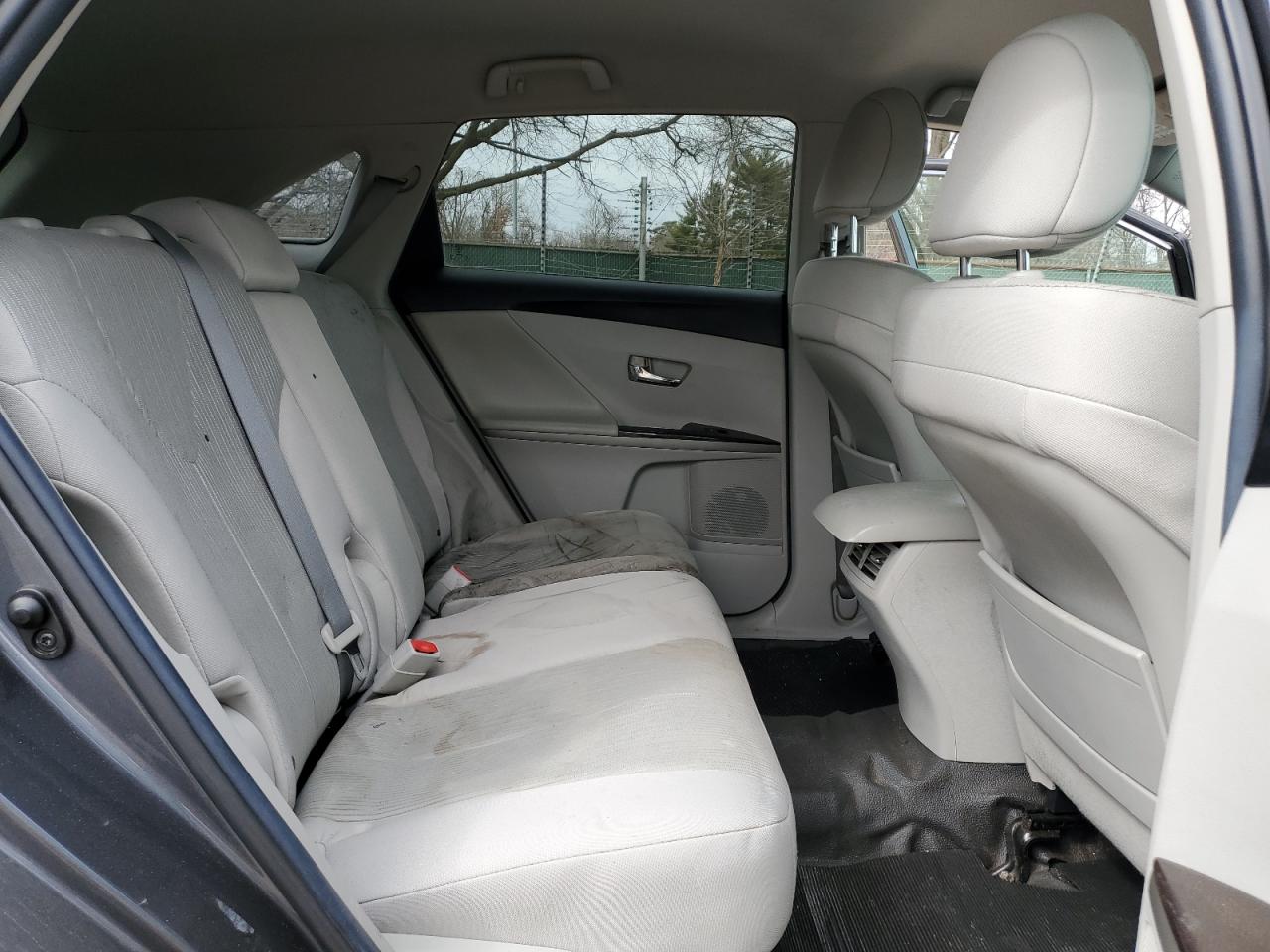 2012 Toyota Venza - Image 11