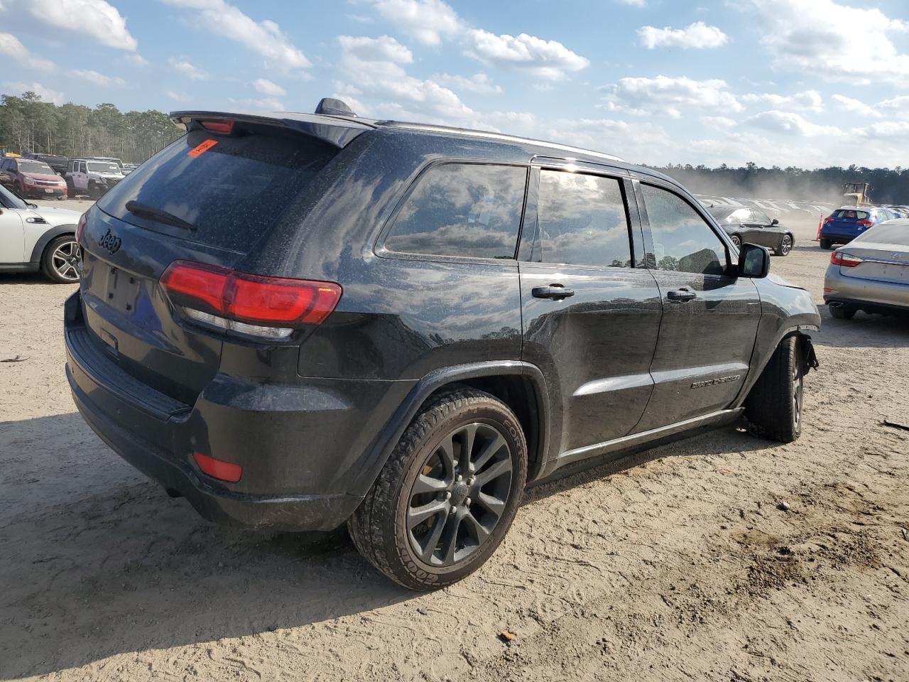 2018 Jeep Grand Cherokee - Image 3
