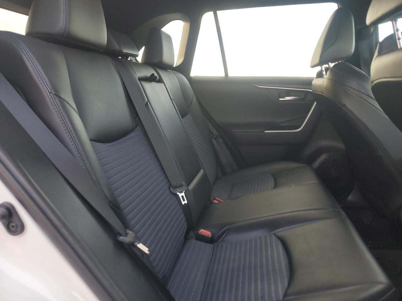 2020 Toyota RAV 4 - Image 11