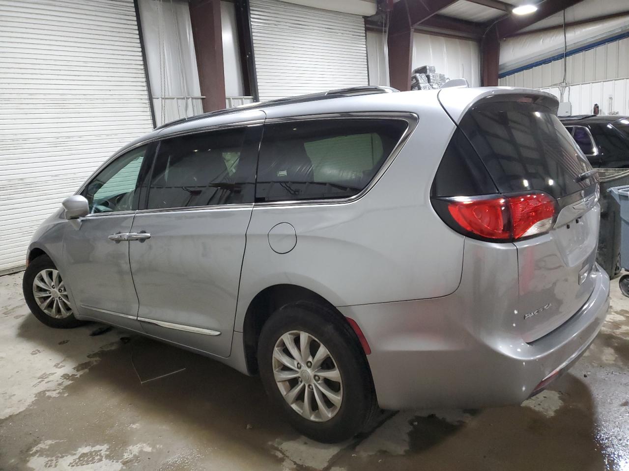 2018 Chrysler Pacifica - Image 2