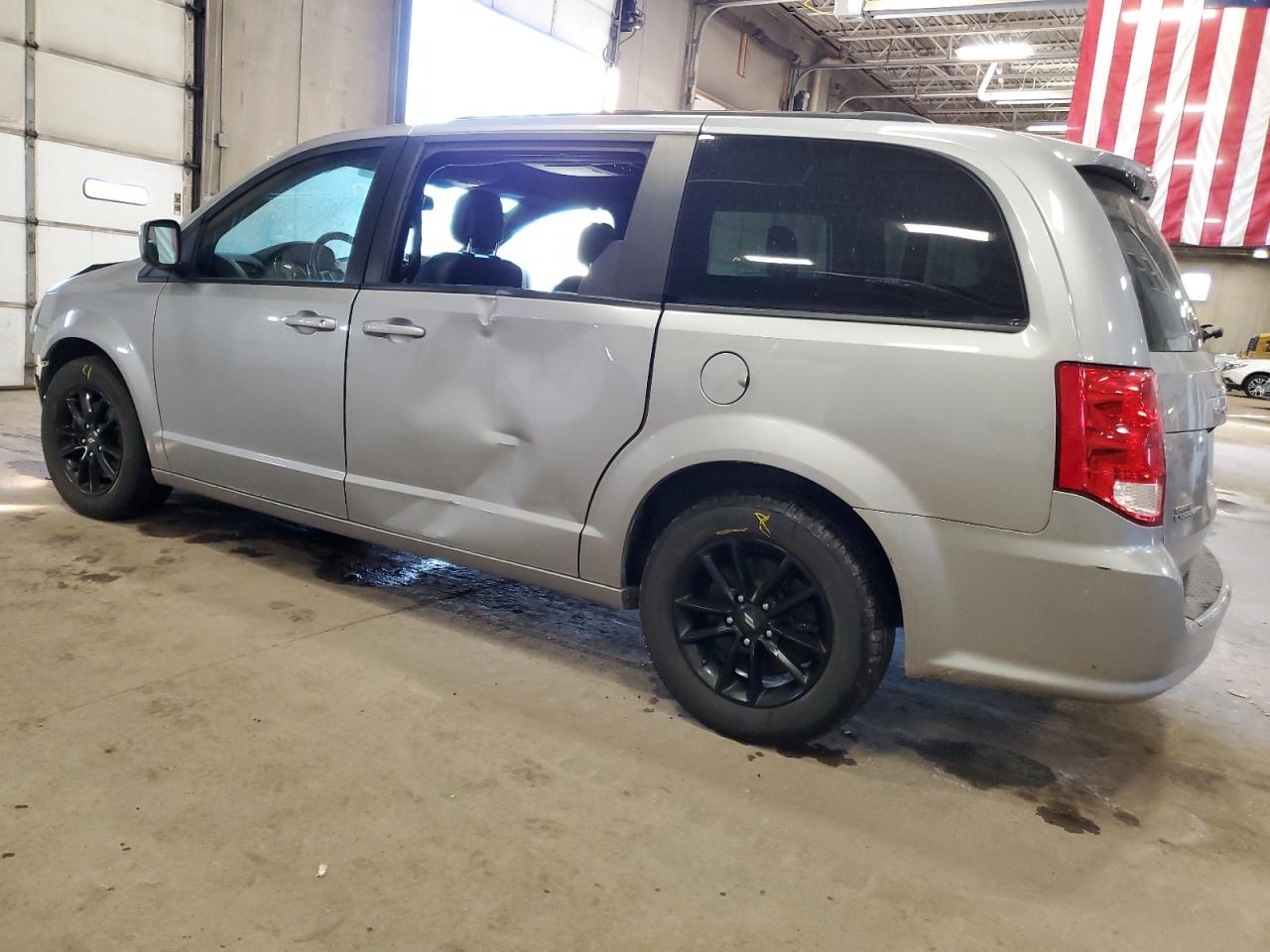2019 Dodge Caravan - Image 2