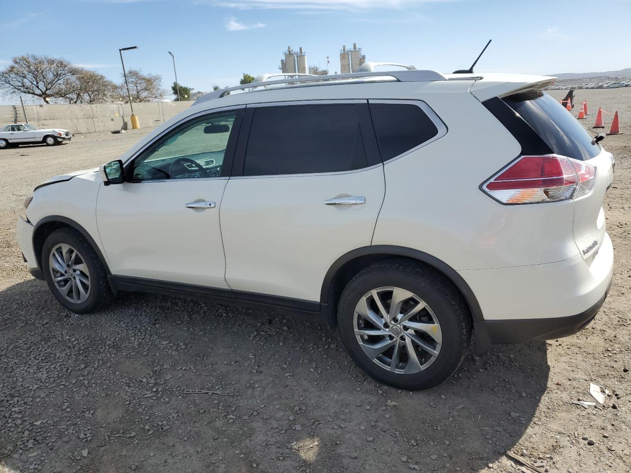 2015 Nissan Rogue - Image 2