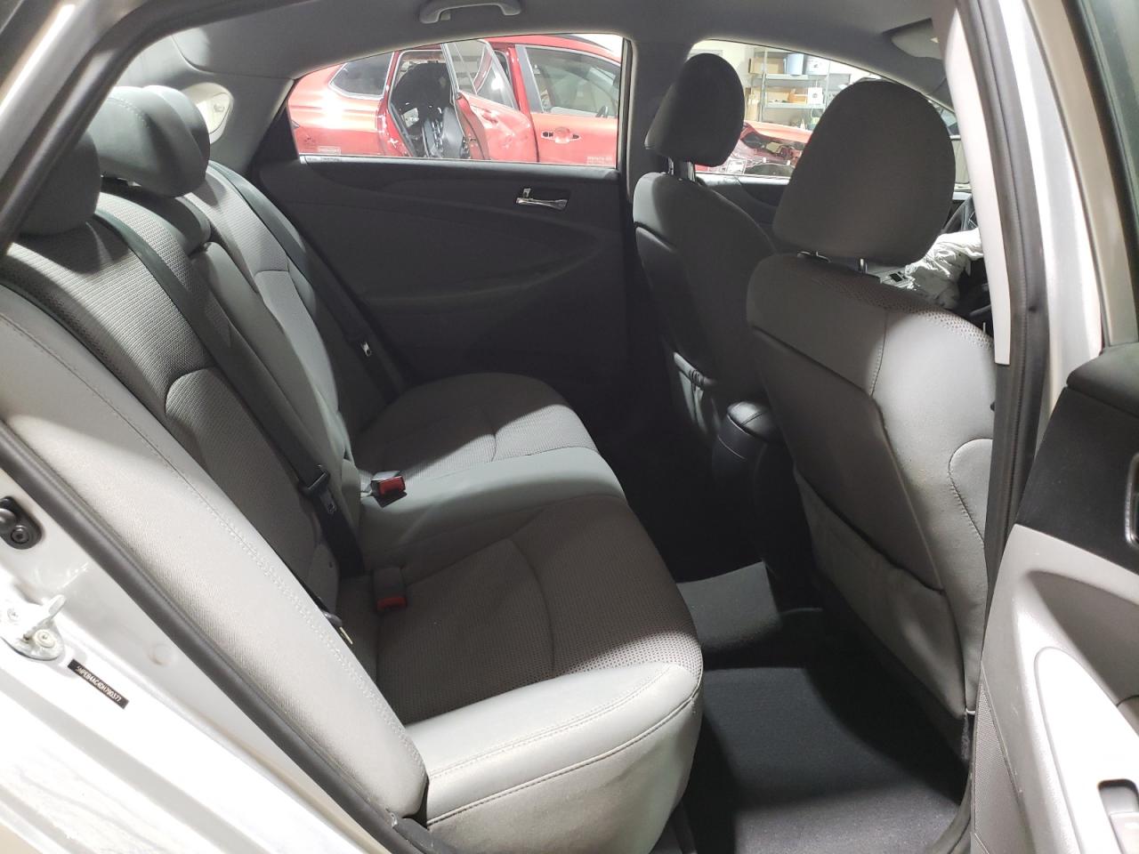 2013 Hyundai Sonata - Image 10