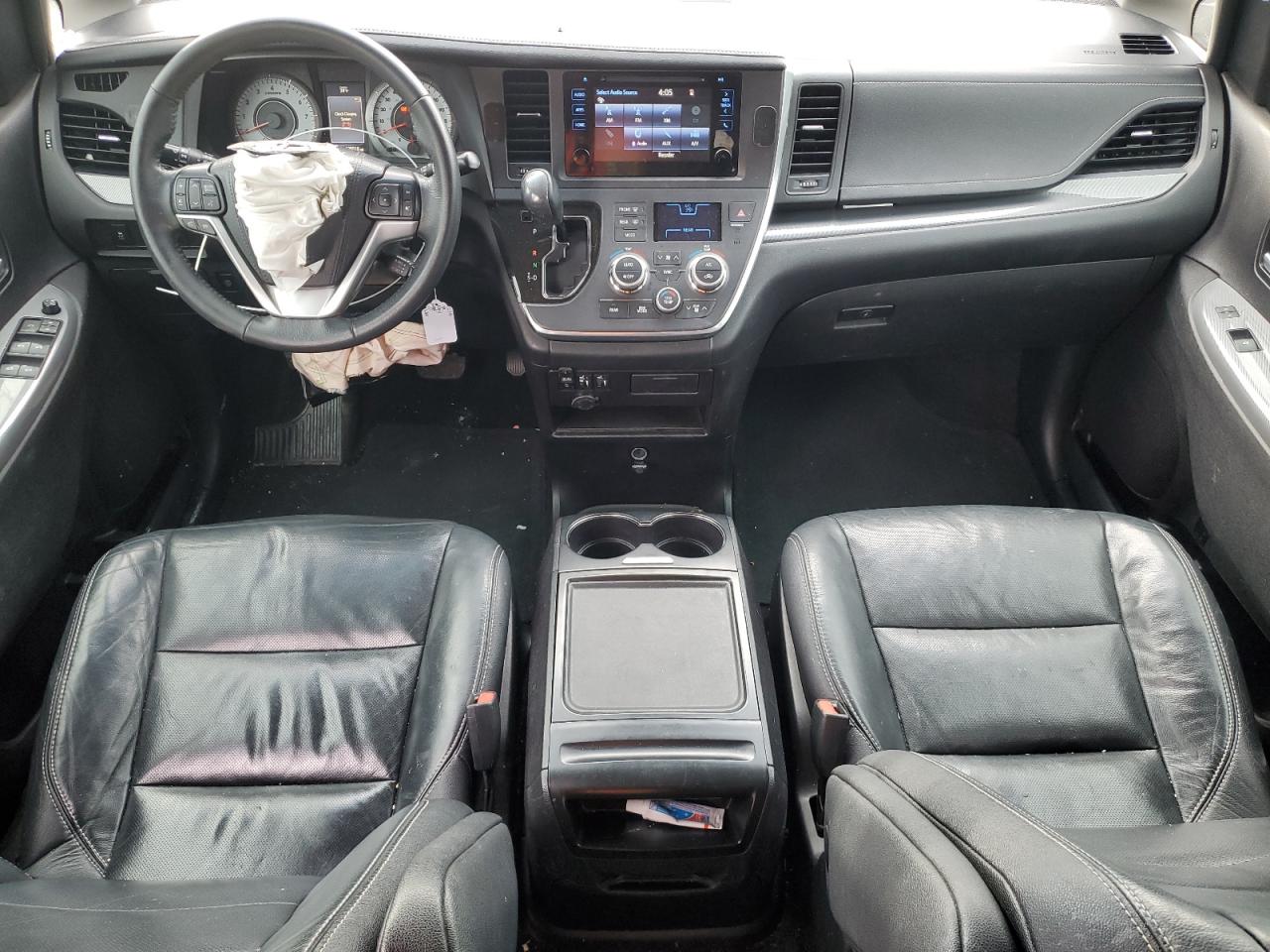 2017 Toyota Sienna - Image 8