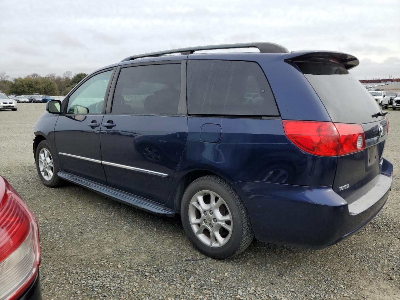 2006 Toyota Sienna - Image 2