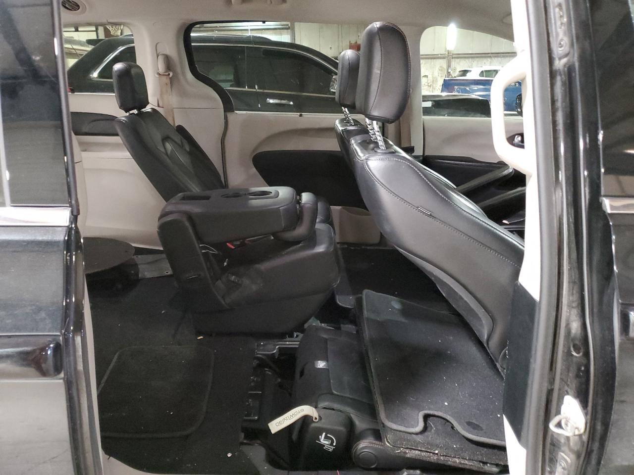 2018 Chrysler Pacifica - Image 11
