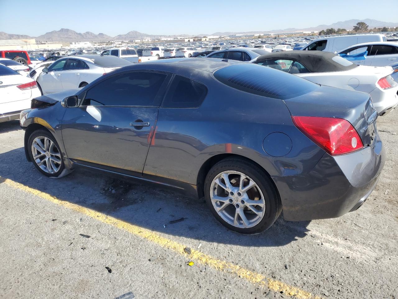 2010 Nissan Altima - Image 2