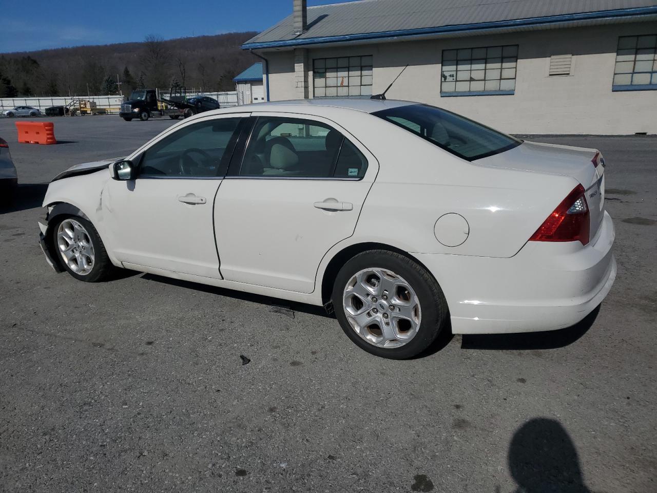 2011 Ford Fusion - Image 2