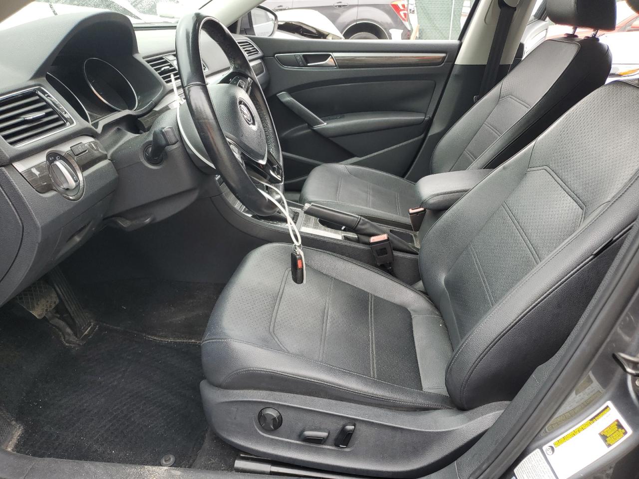 2017 Volkswagen Passat - Image 7