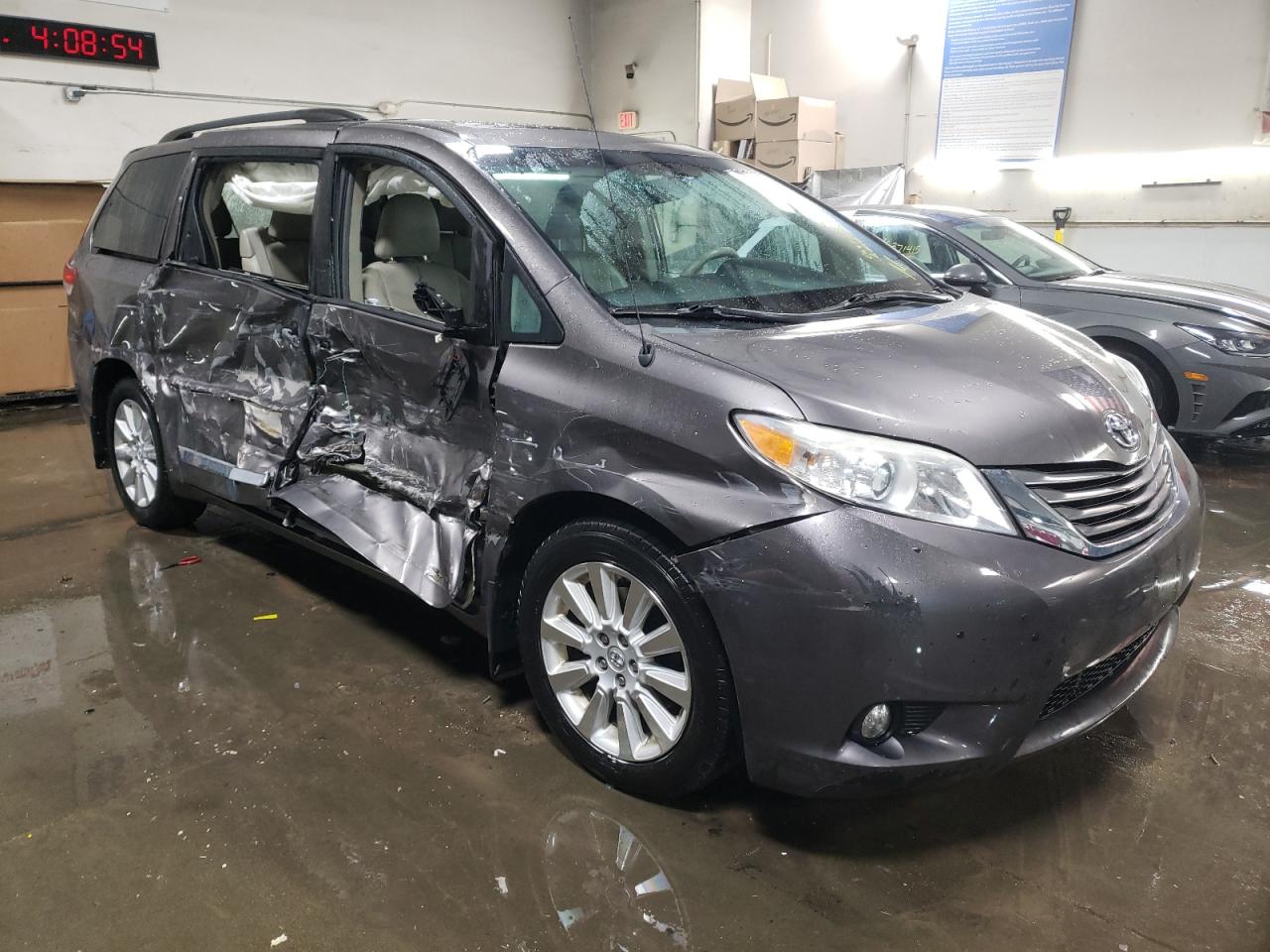 2014 Toyota Sienna - Image 4