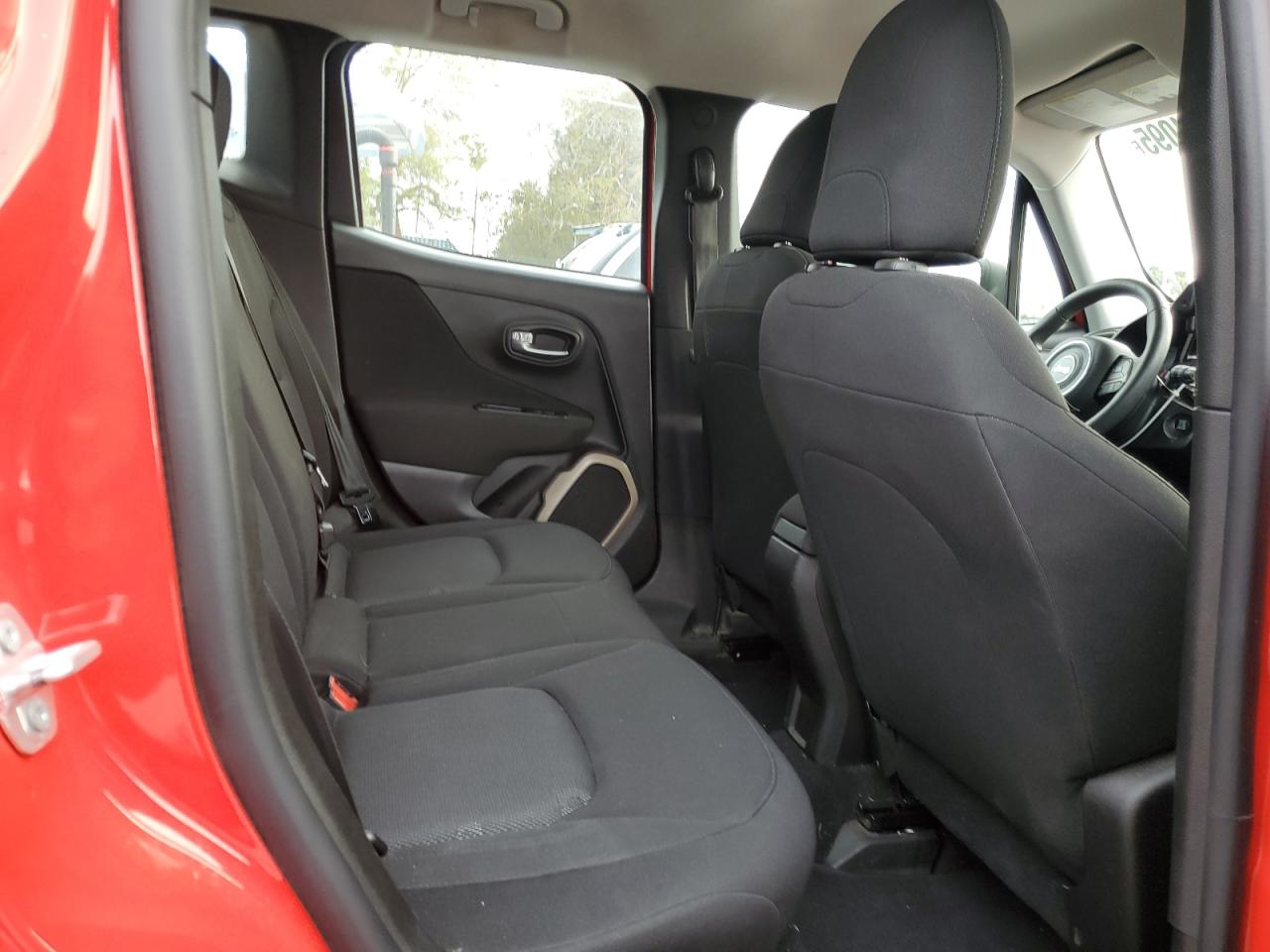 2016 Jeep Renegade - Image 11