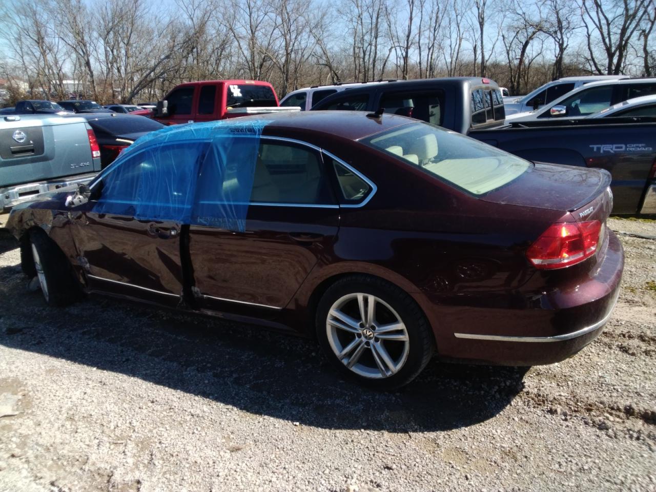 2014 Volkswagen Passat - Image 2