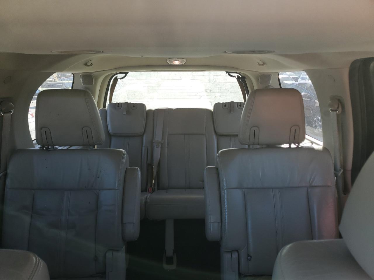 2016 Lincoln Navigator - Image 10