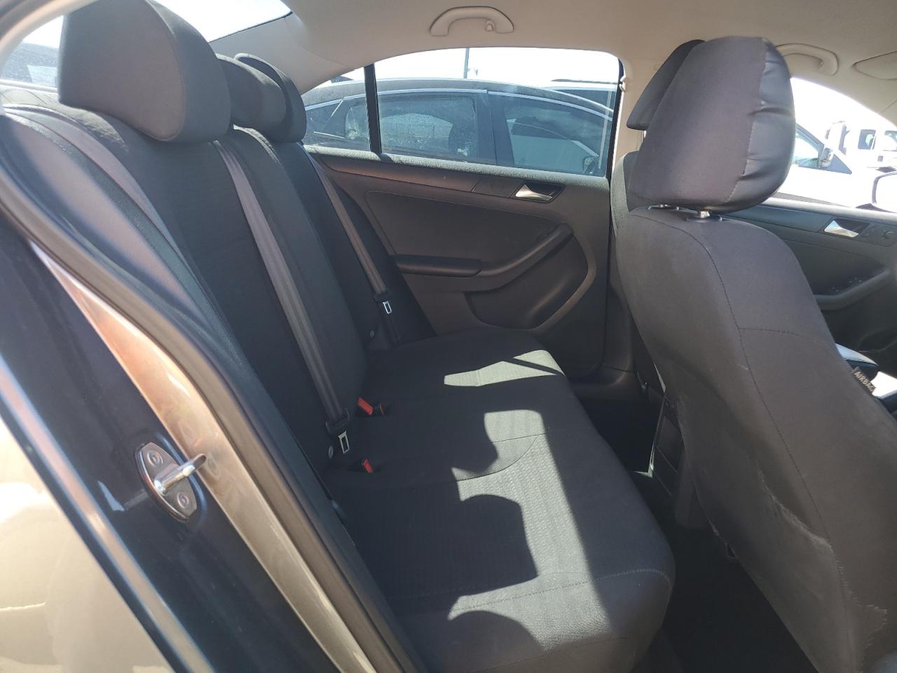 2016 Volkswagen Jetta - Image 10