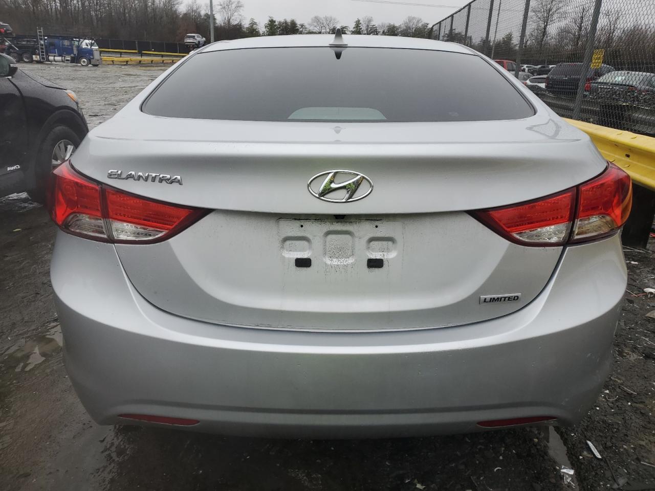 2013 Hyundai Elantra - Image 6