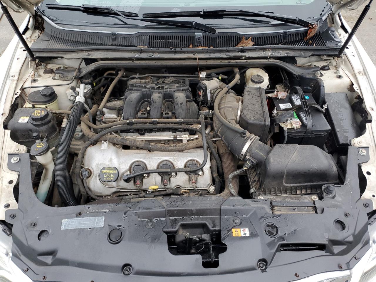 2010 Ford Taurus - Image 11