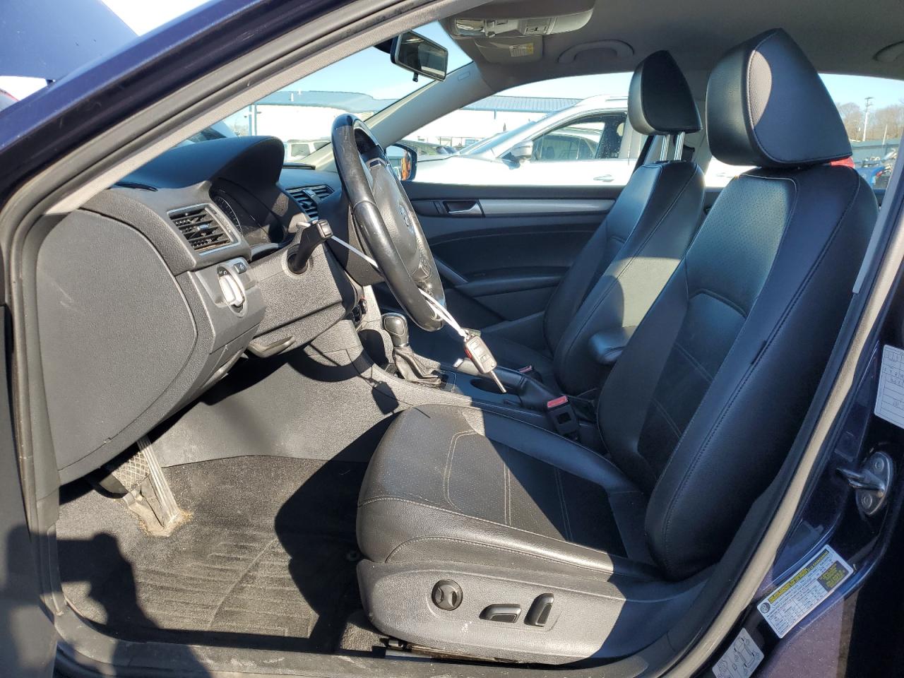 2014 Volkswagen Passat - Image 7