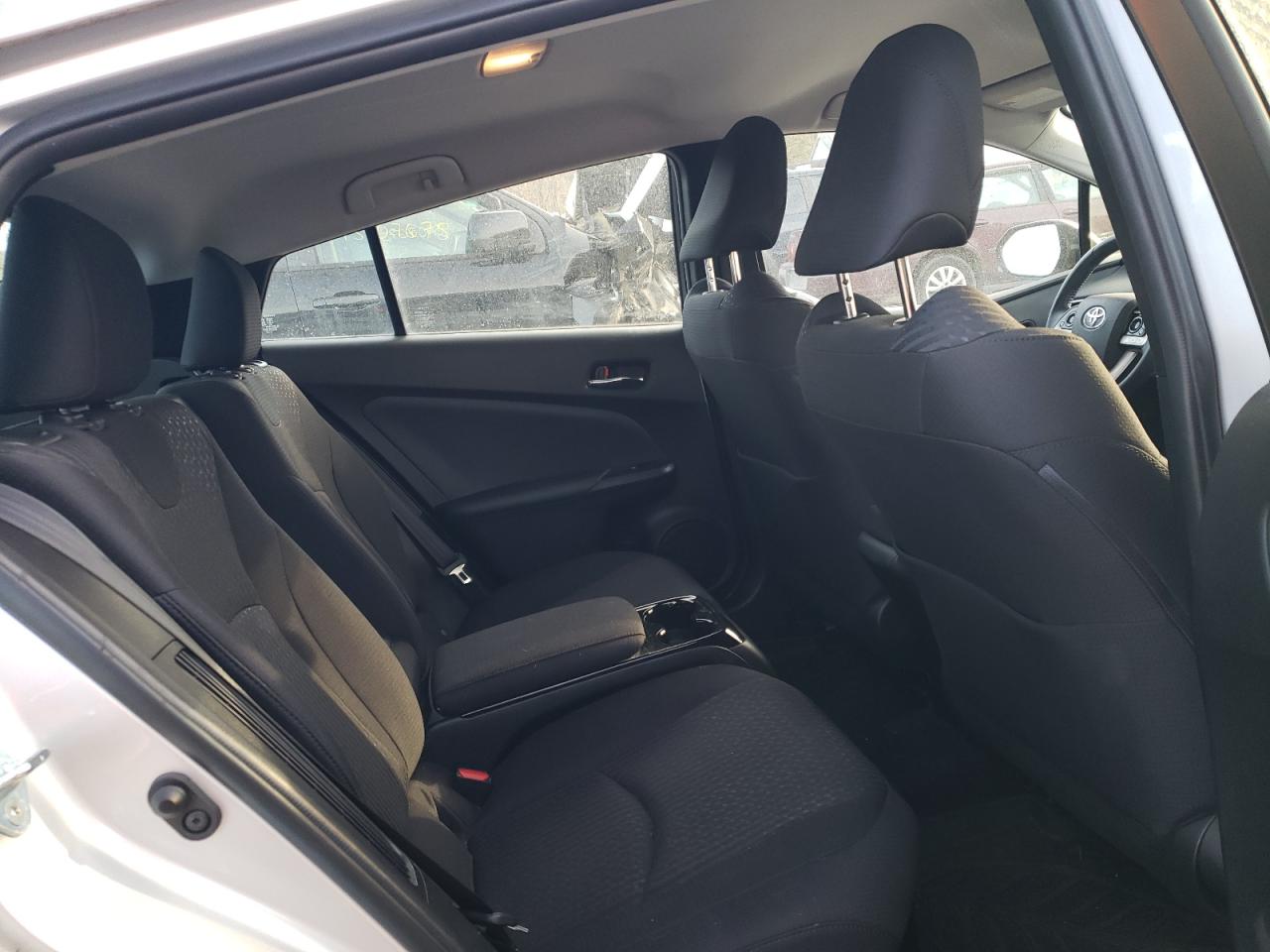 2018 Toyota Prius - Image 11