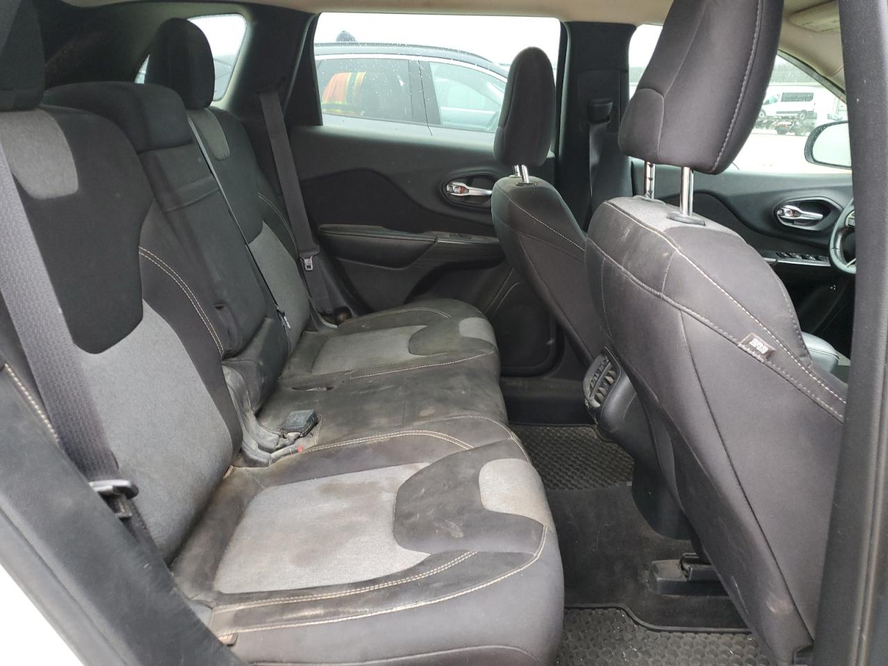 2015 Jeep Grand Cherokee - Image 11