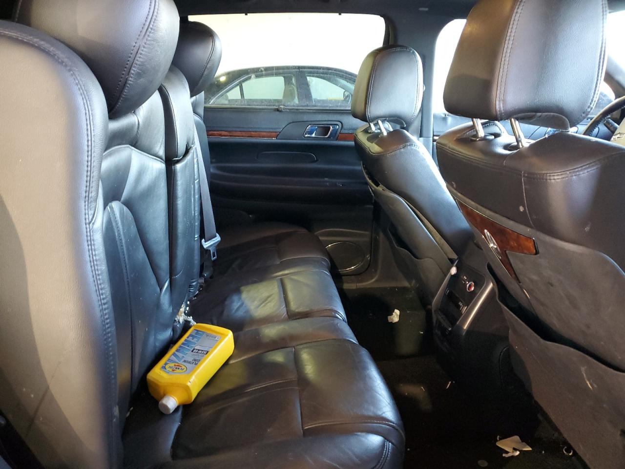 2015 Lincoln MKT - Image 11