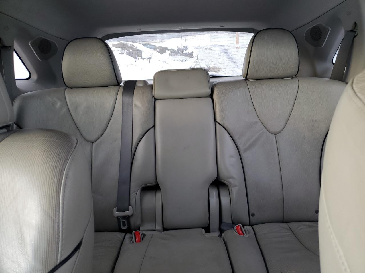 2010 Toyota Venza - Image 10