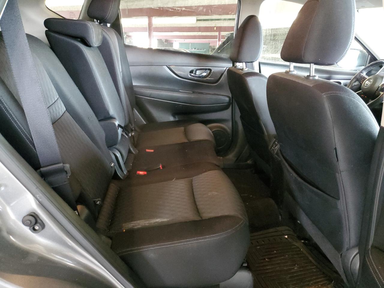 2017 Nissan Rogue - Image 11