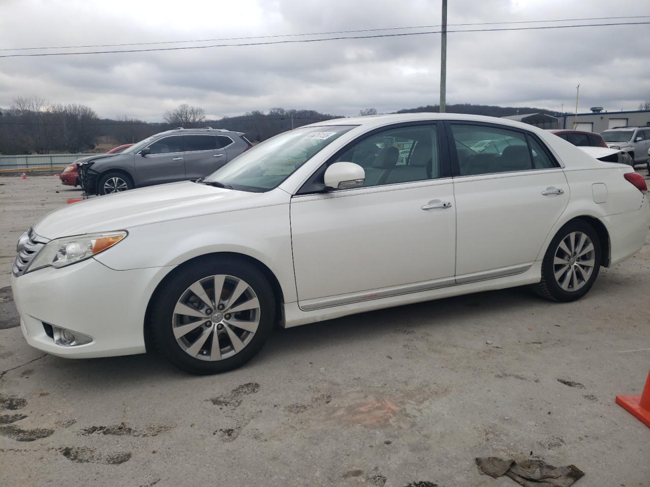 2012 Toyota Avalon - Image 1