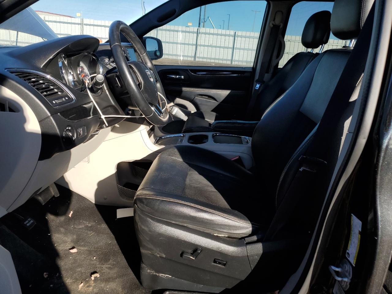 2017 Dodge Caravan - Image 7