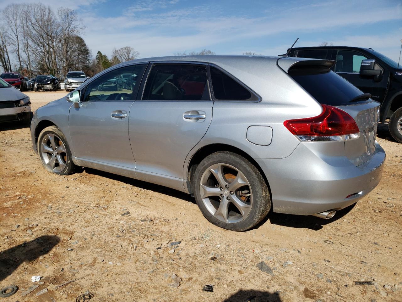 2015 Toyota Venza - Image 2