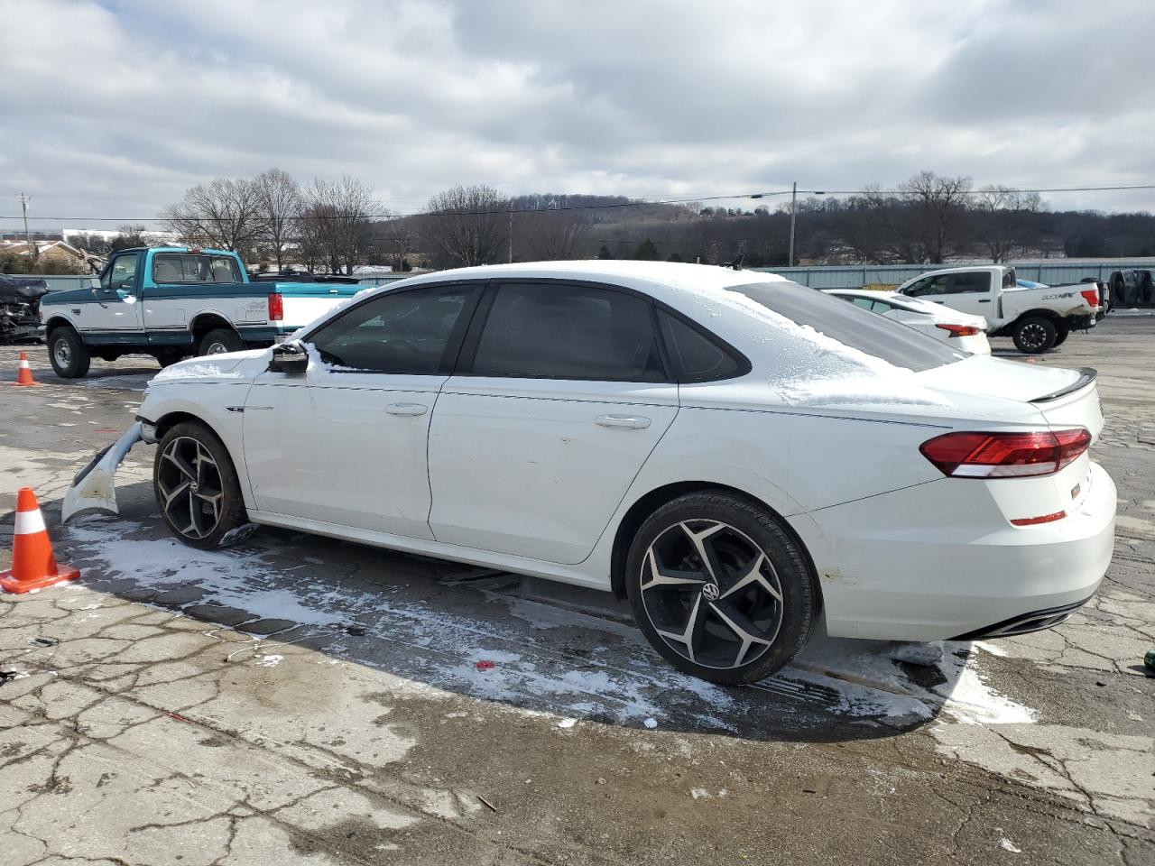 2020 Volkswagen Passat - Image 2