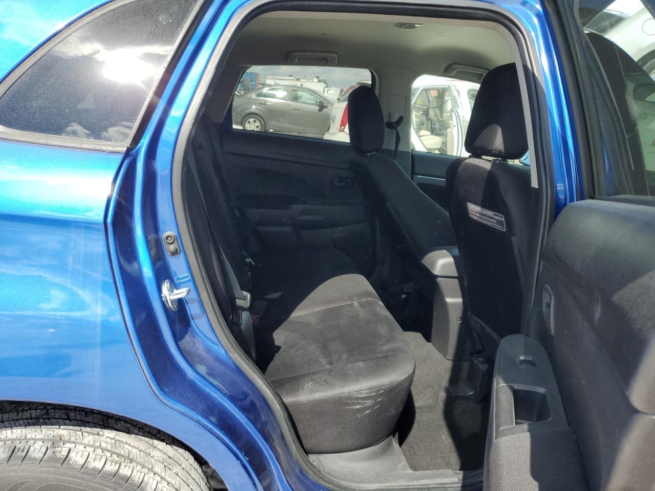 2015 Mitsubishi Outlander - Image 11