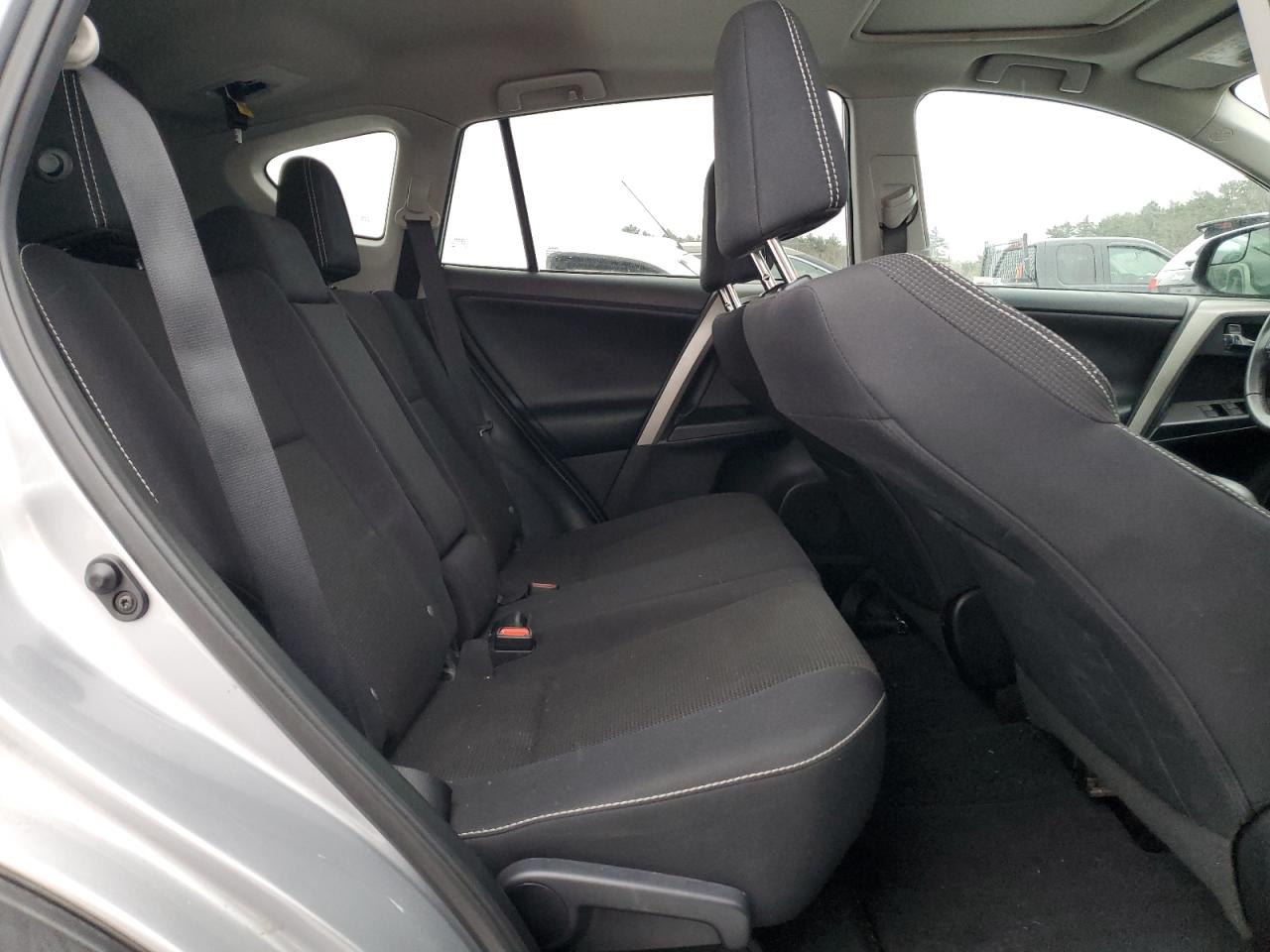 2017 Toyota RAV 4 - Image 11