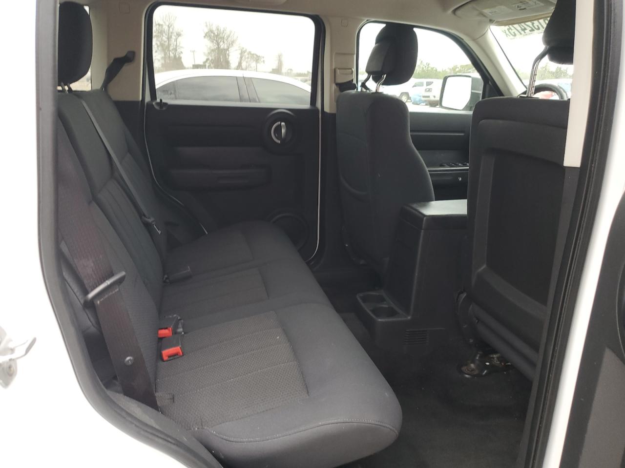 2011 Dodge Nitro - Image 11