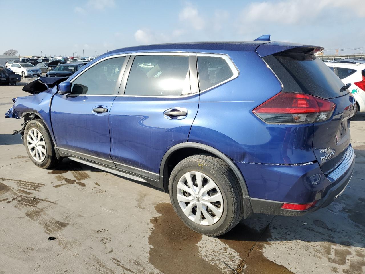 2018 Nissan Rogue - Image 2