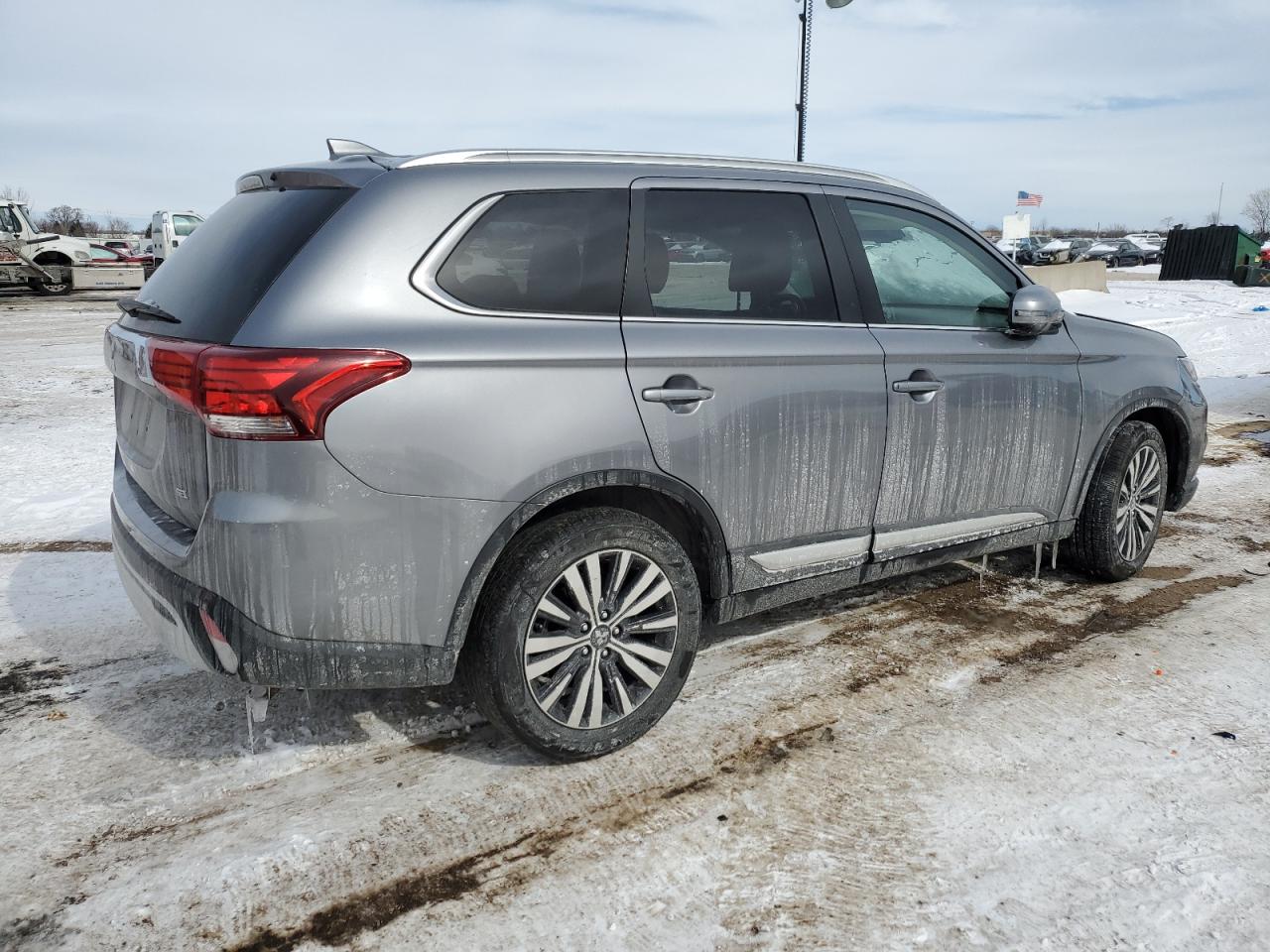 2020 Mitsubishi Outlander - Image 3