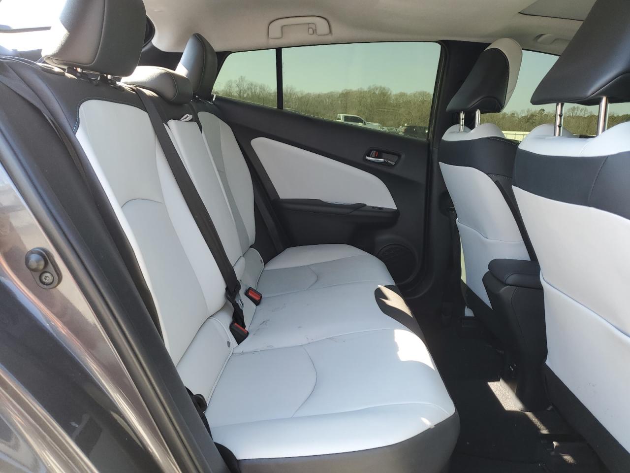 2018 Toyota Prius - Image 10