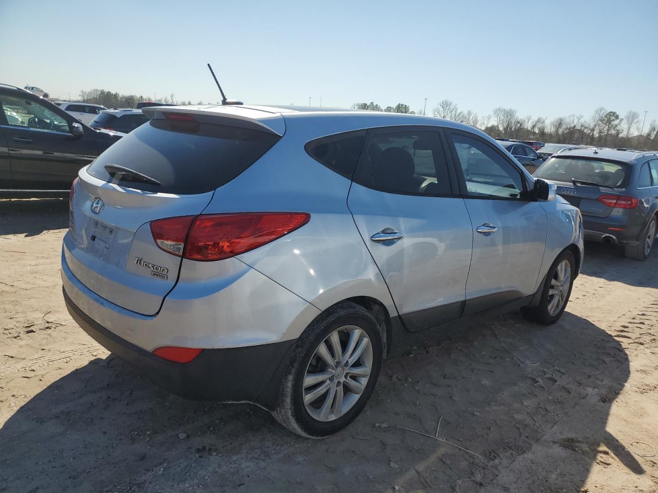2011 Hyundai Tucson - Image 3