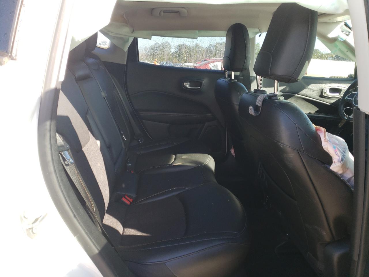2020 Jeep Compass - Image 11