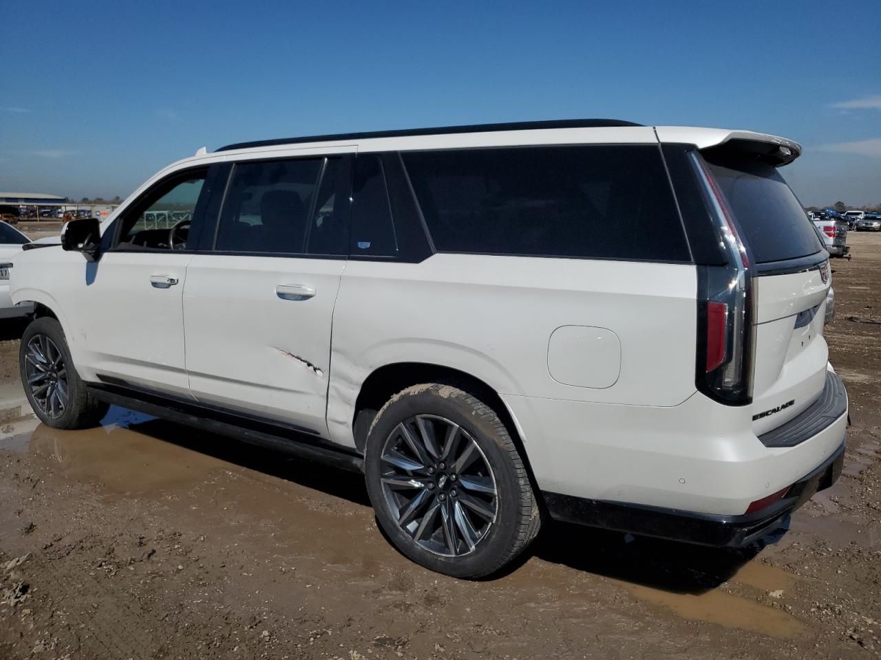 2022 Cadillac Escalade - Image 2