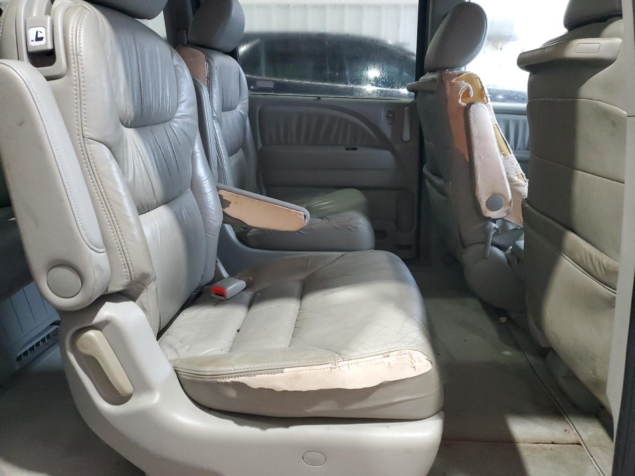 2008 Honda Odyssey - Image 11