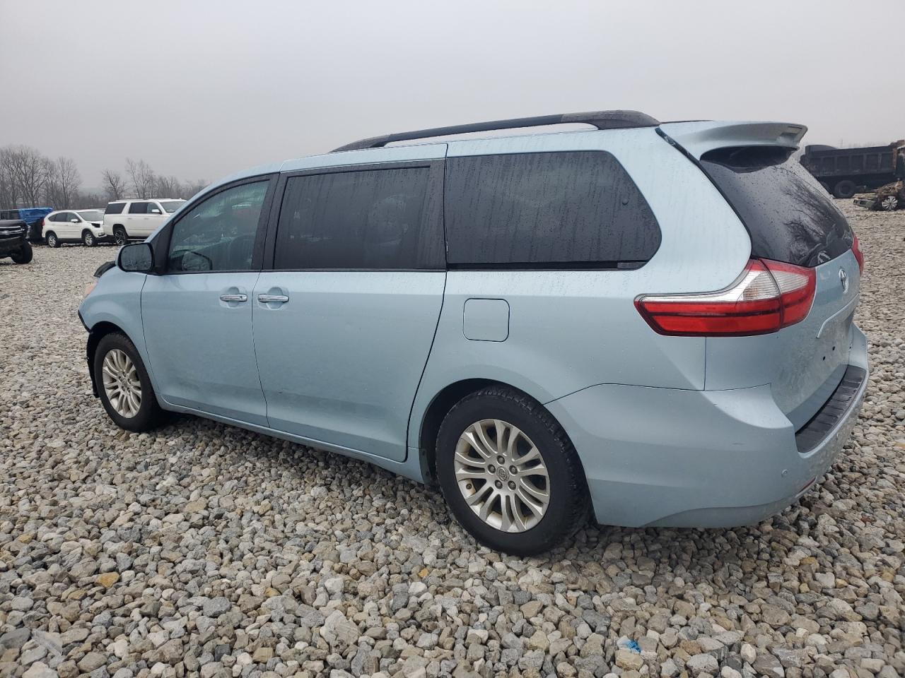2015 Toyota Sienna - Image 2