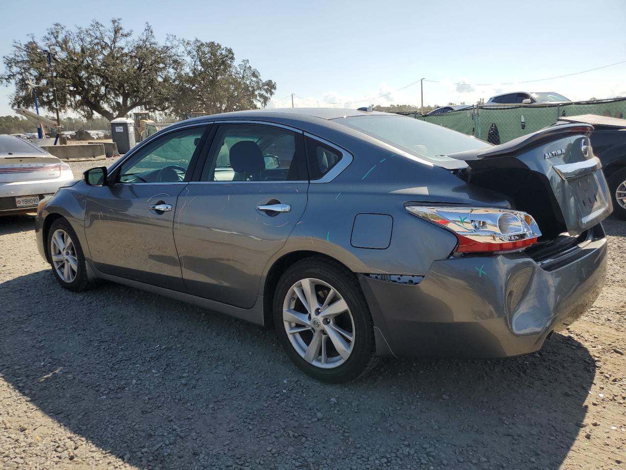 2015 Nissan Altima - Image 2